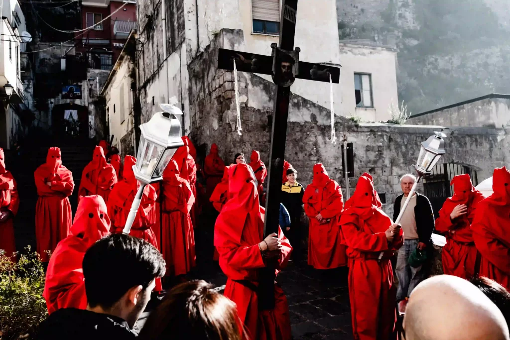 Il cammino che percorre tutta la città di Sarno durante il rito millenario dei Paputi del venerdì santo.