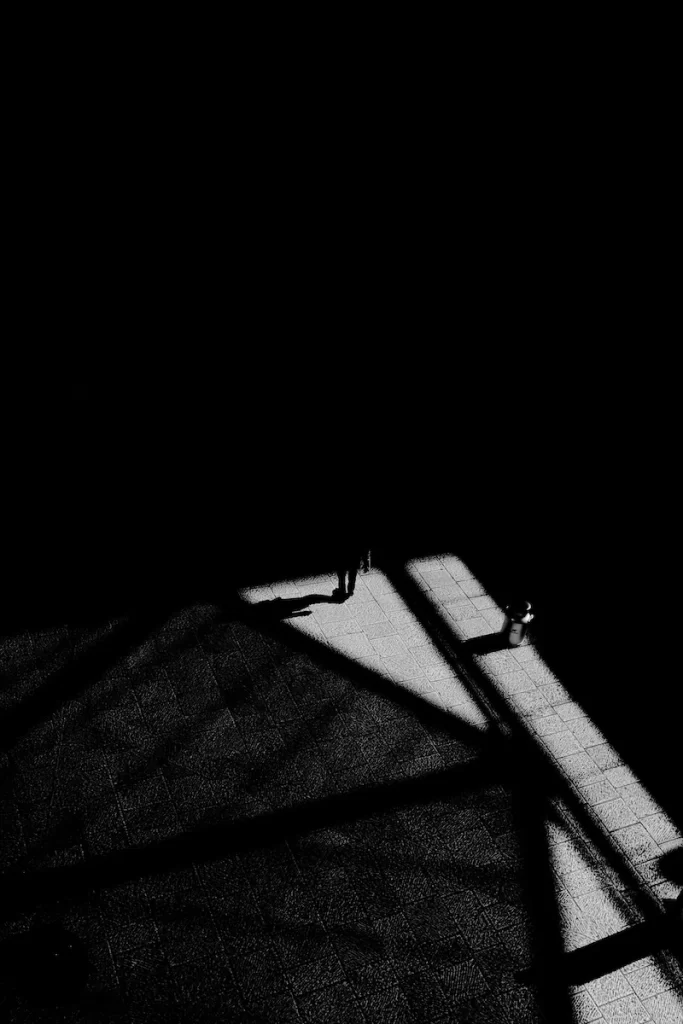 Nihilism è un progetto di Street Photography di Raffaele Izzo